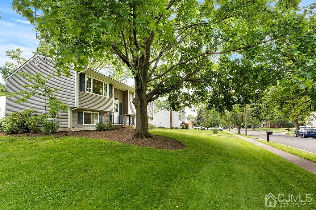 343 Perrine Ave photo 1