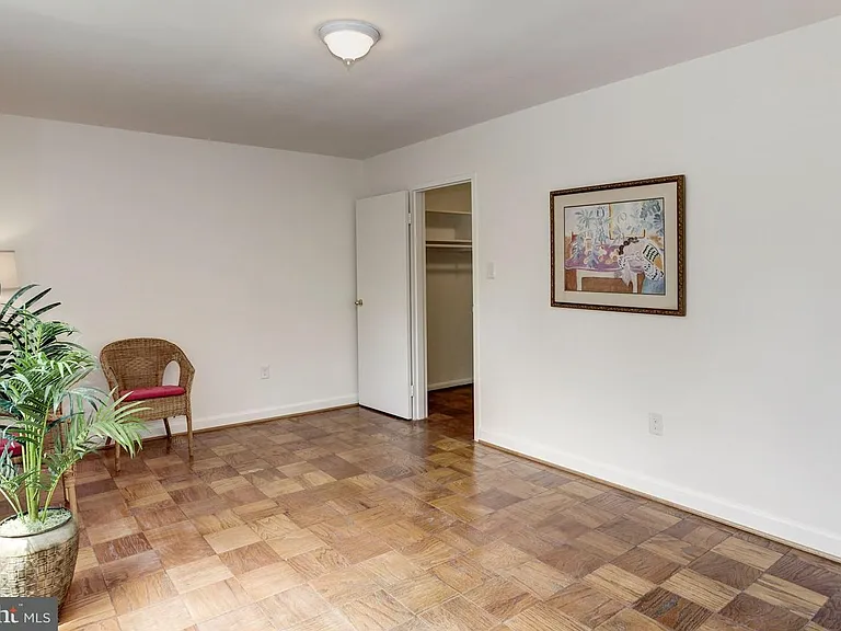2400 41st St NW #203 — Photo 17