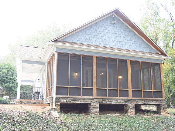 2nd image of 8 Marynell Ln