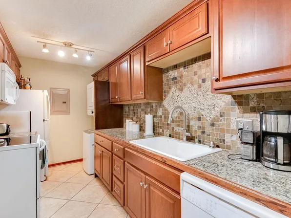 2557 Unity Ave N, Golden Valley, MN 55422