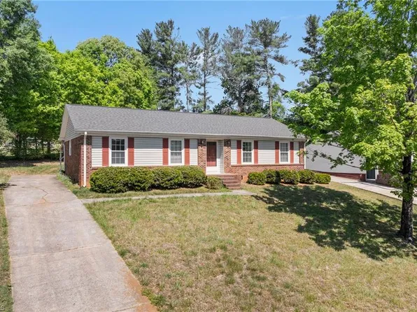 203 Shenandoah Dr, Winston Salem, NC 27103