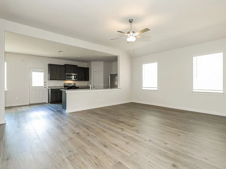 1508 Harvester Dr — Photo 4
