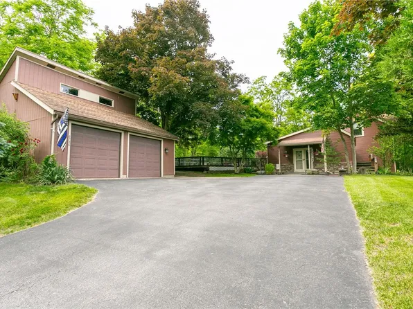 6736 Colyer Xing, Victor, NY 14564