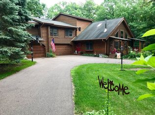135 Rustic Dr, Saint Paul, MN 55115