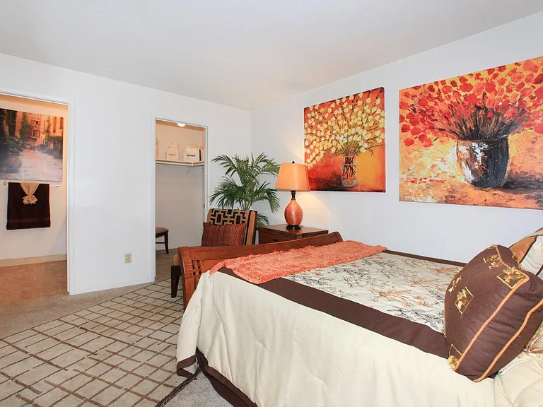 5150 N Valentine Ave — Photo 35