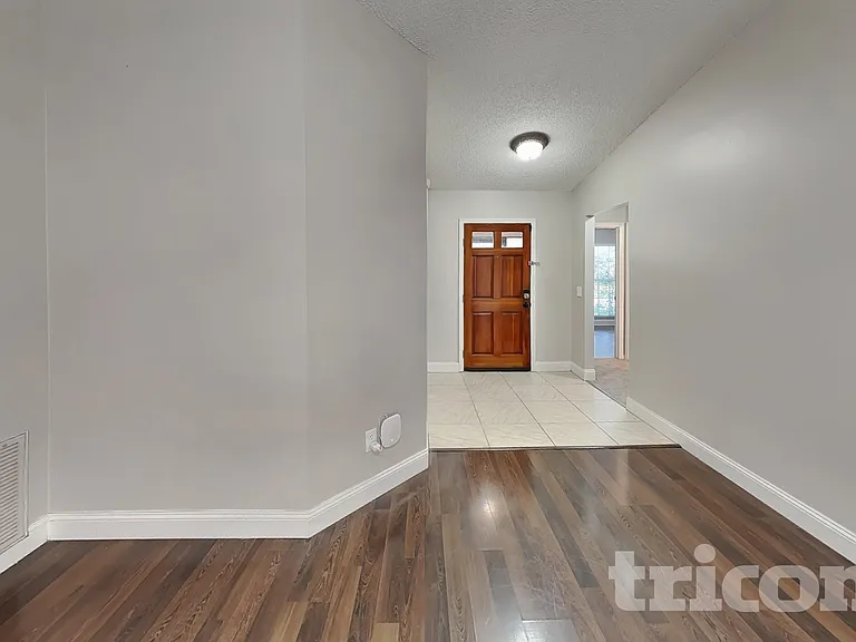 1115 Hardwood Dr — Photo 2