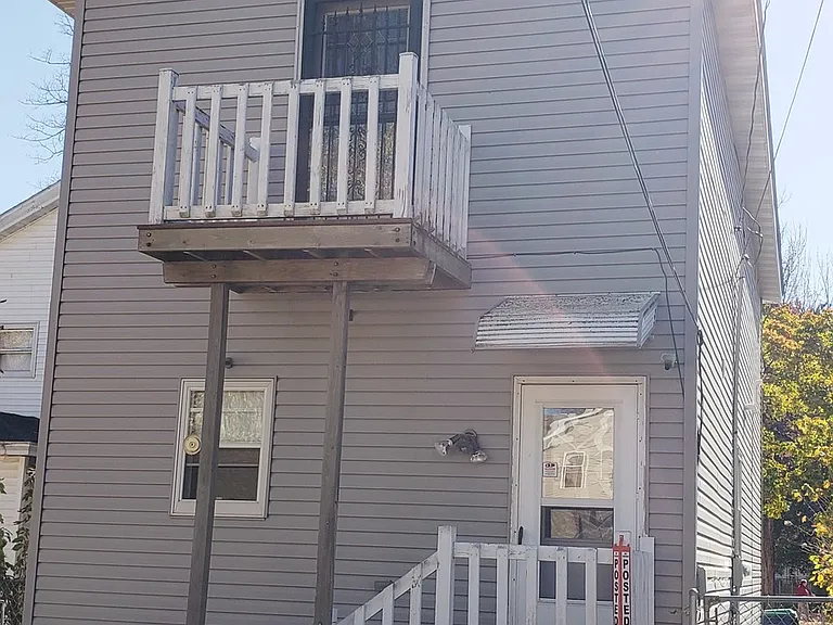 718 Washington St — Photo 17