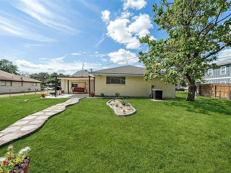 1004 Dominik Dr — Photo 24