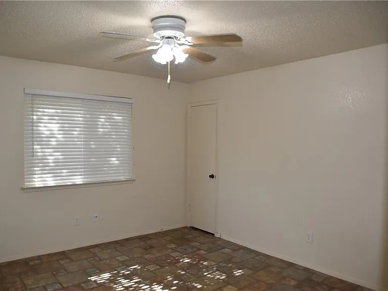 12210 Dundee Dr #B — Photo 7