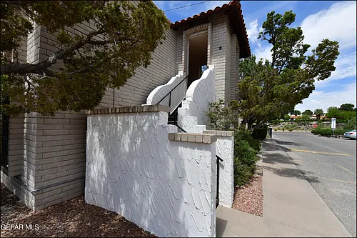 6201 Escondido Dr Photo 1