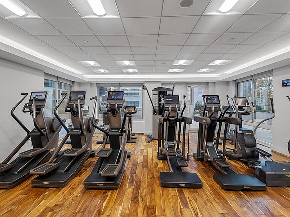 5th image of 260 W 54th St APT 31B