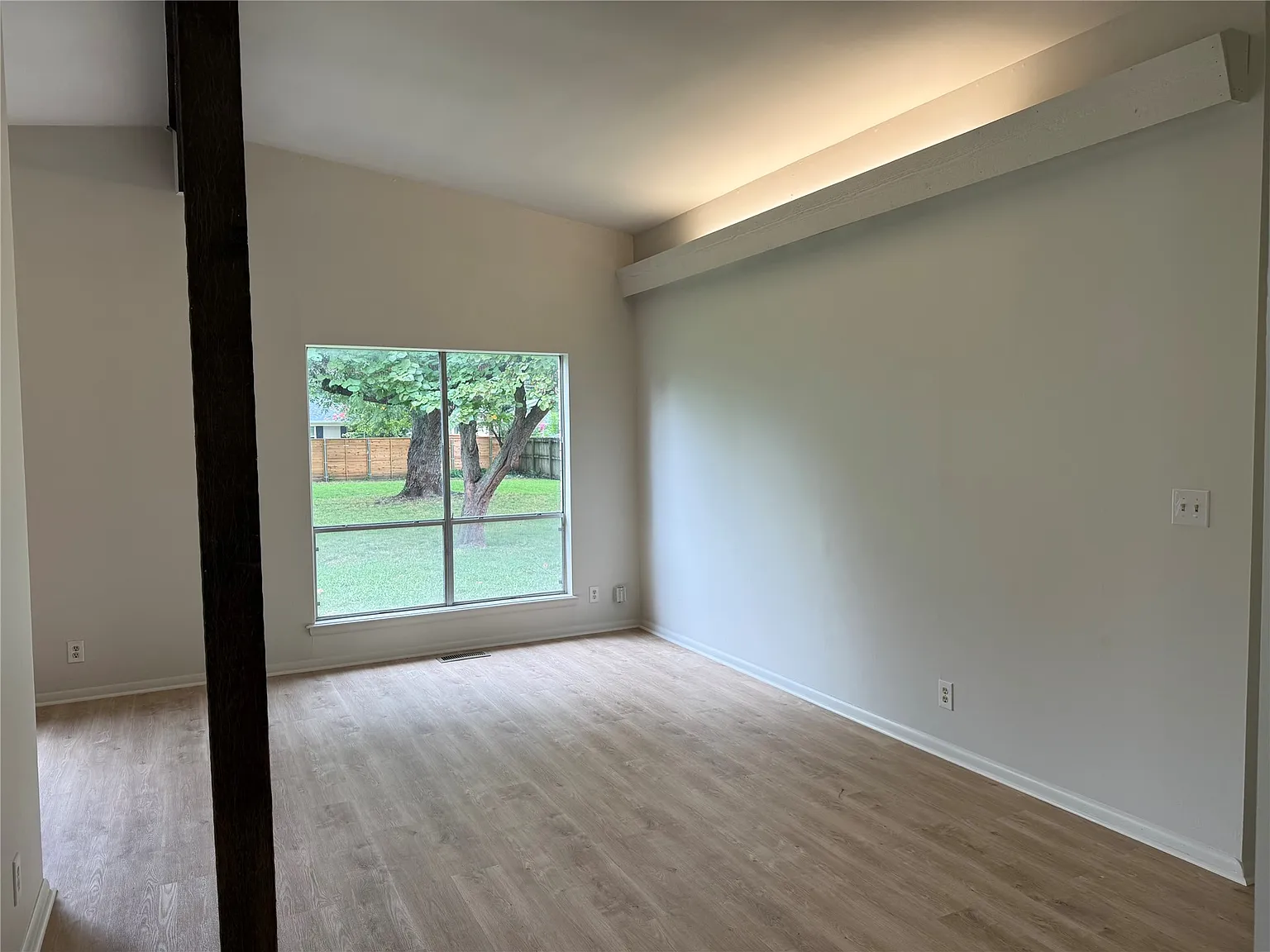 3 bed, 2.0 bath, 1484 sqft, $1,775 — Photo 2