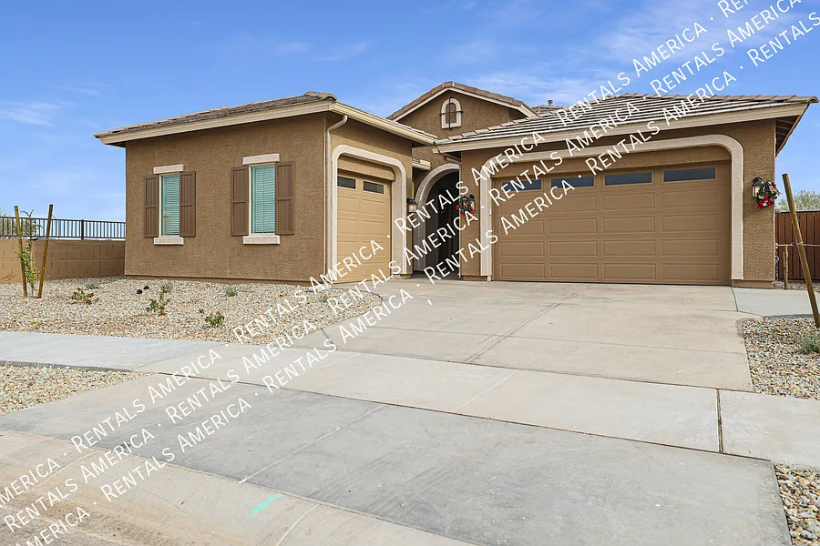 4 Bedroom 3 bath next gen home in Surprise — Photo 3