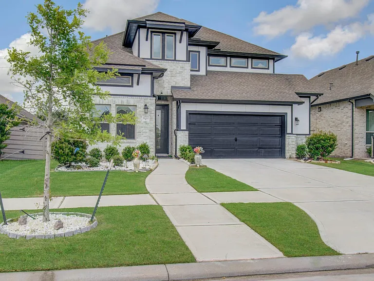 4722 Crest Hill Dr — Photo 3