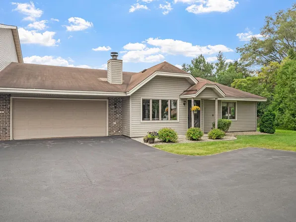5647 Chatsworth St N, Shoreview, MN 55126