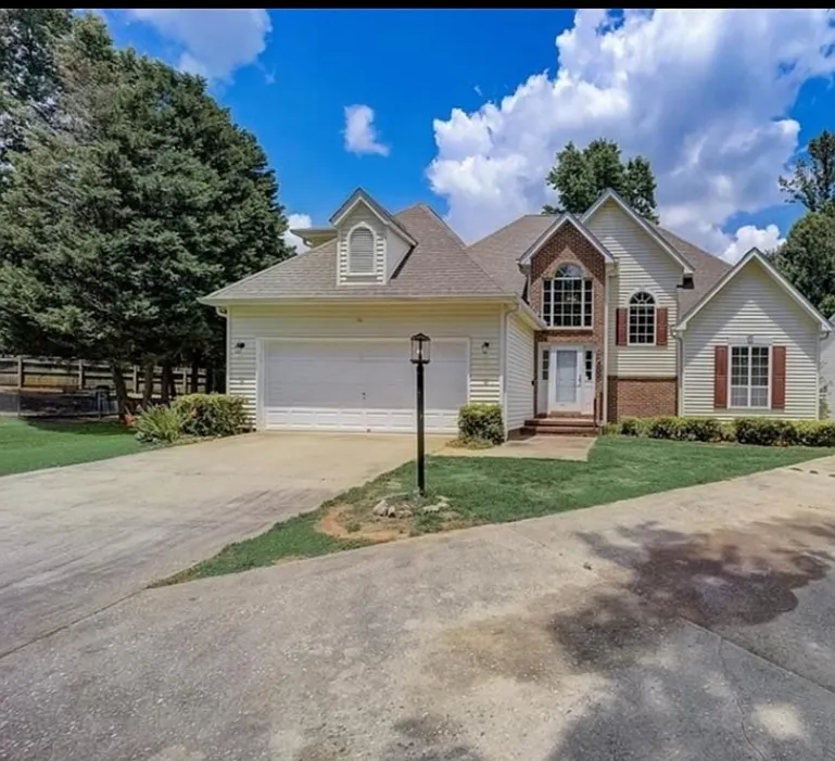 Building Photo - 407 Lancelot Ct