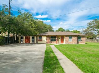 214 Hudgins St, Krum, TX 76249