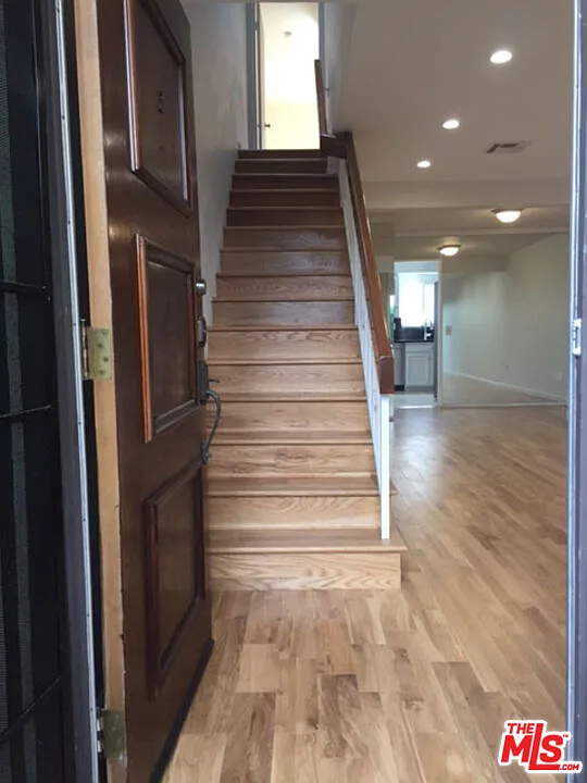 2 bed, 2.5 bath, 1096 sqft, $3,600 — Photo 3