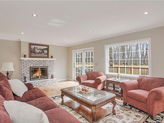 4th image of 26 Bear Berry Ln