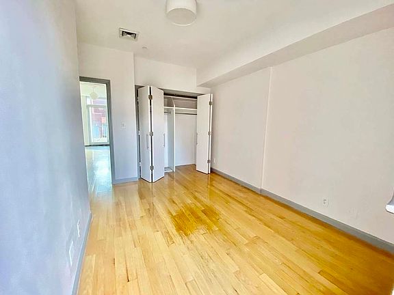 4th image of 359 15th St Penthouse E