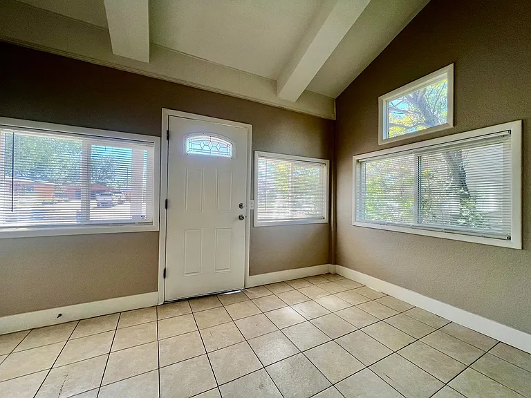 6531 Monaco St — Photo 2