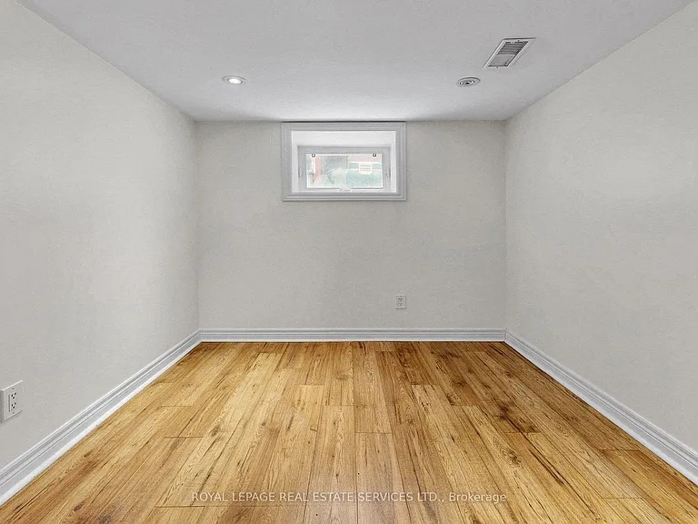 119 Essex St #LOWER — Photo 15