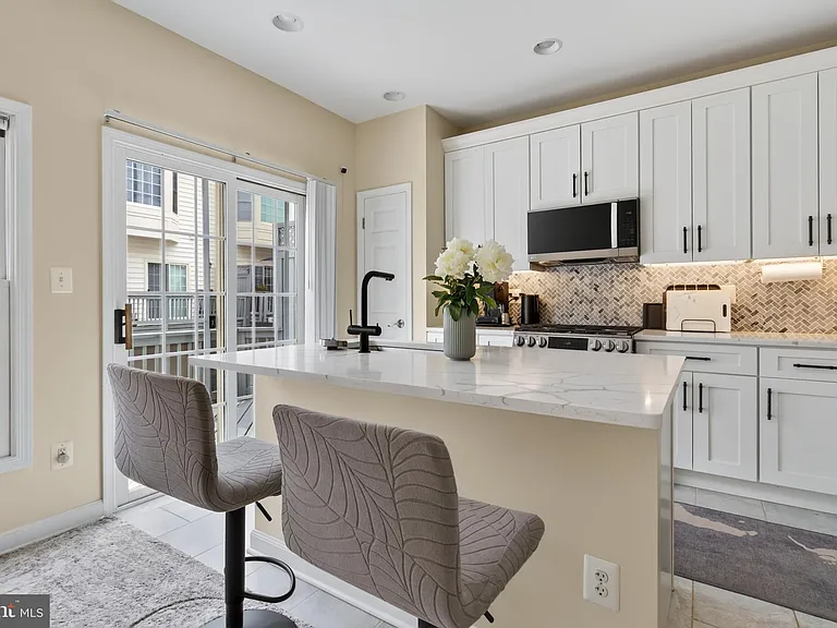 8814 Hunting Lodge Ct — Photo 10