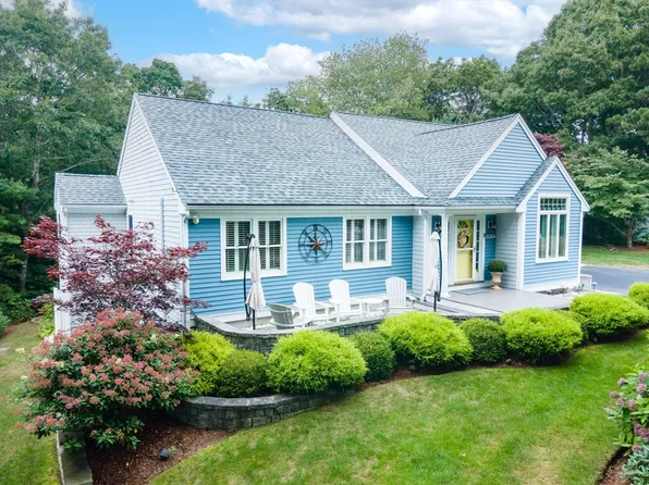 8 Nelson Cir, Mashpee, MA 02649