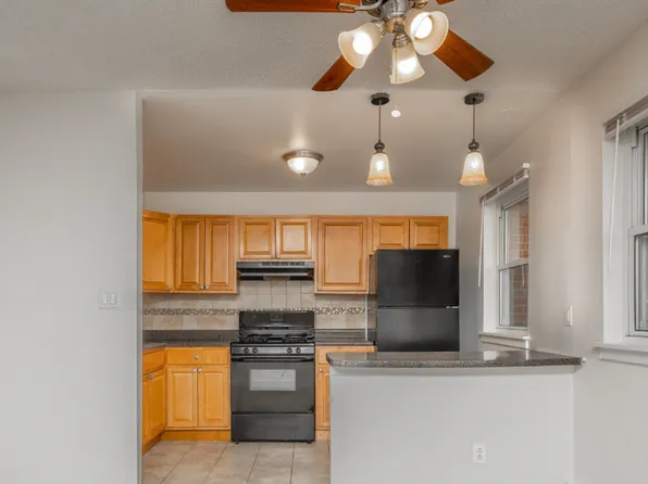 Colonial Point Apartments