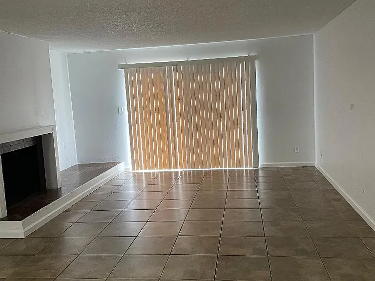 Whitney Manor — Photo 2