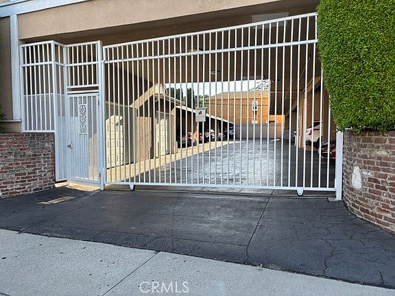 4th image of 8840 Huntington Dr #2