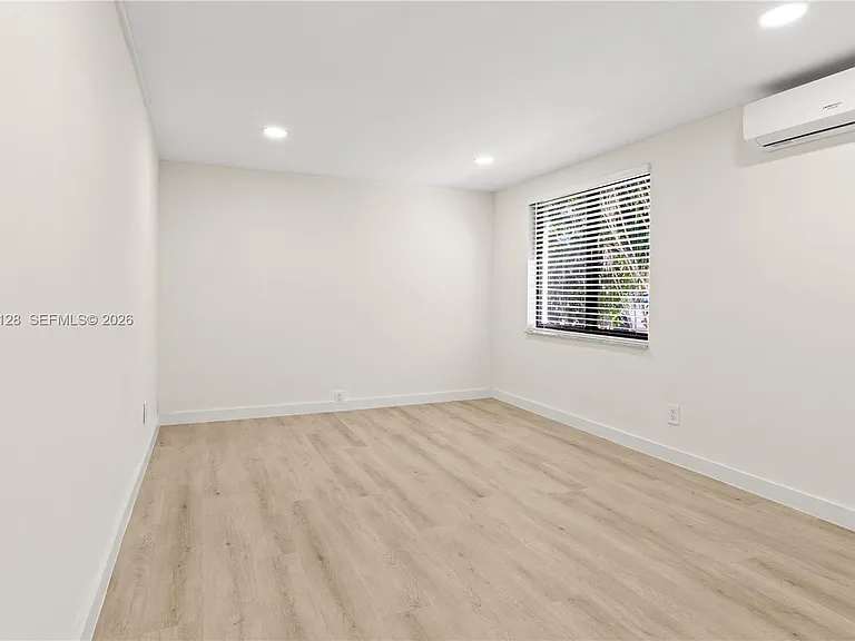 328 SW 11th Ave — Photo 14