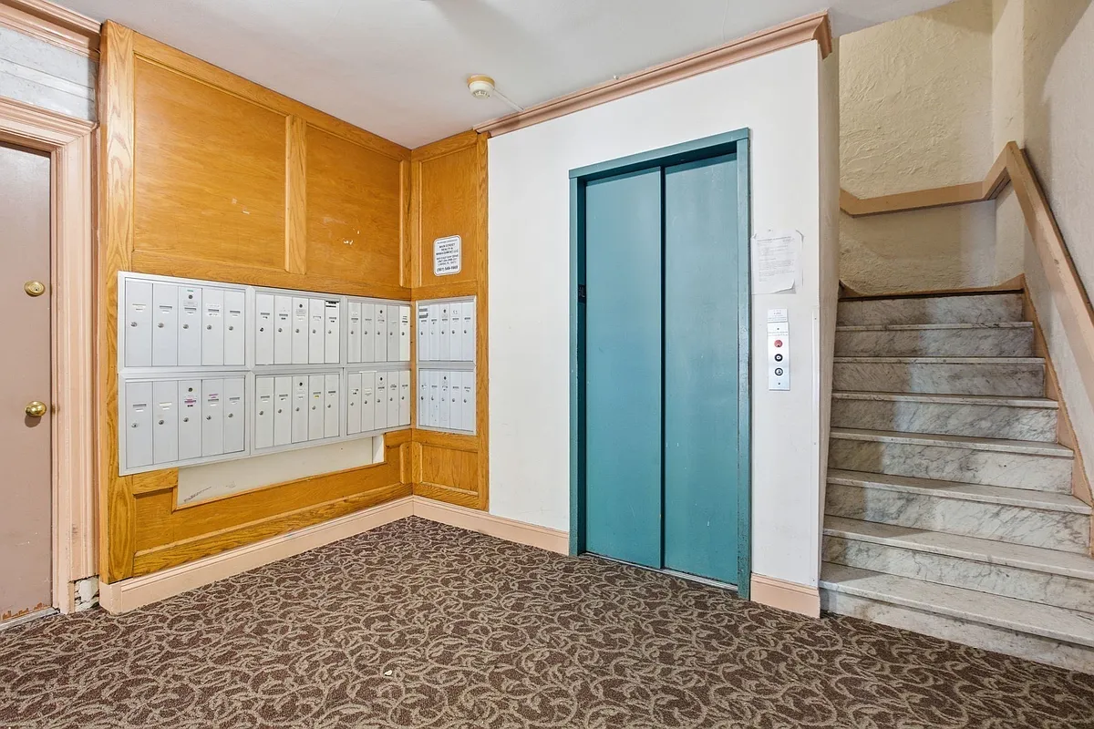 Building Photo - 28 Quint Ave #19A