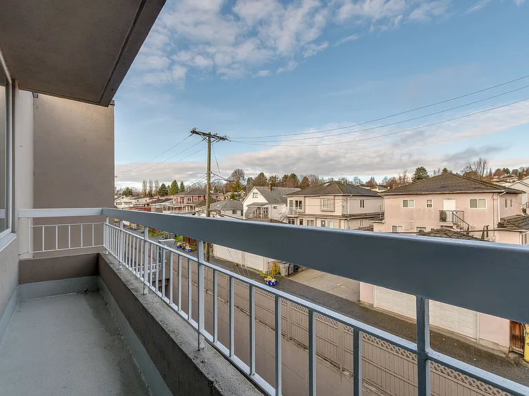 695 SE Marine Dr #605 — Photo 25