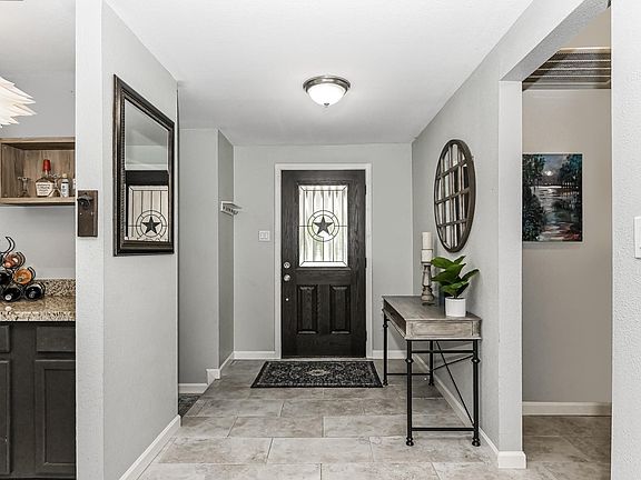 5th image of 1111 Pinecroft Dr