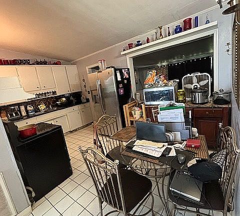 4th image of 817 Longfellow Blvd