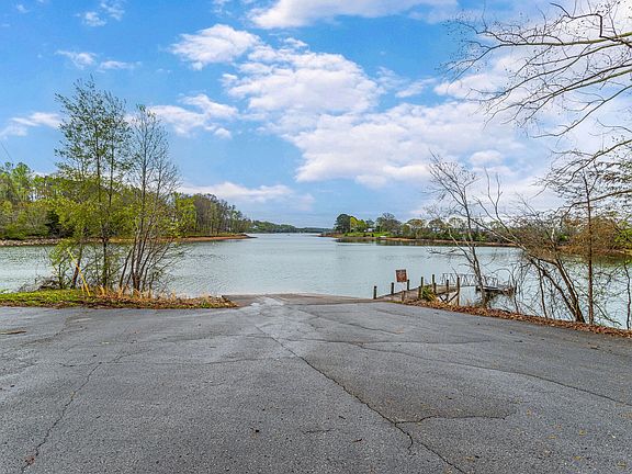 4th image of 93 Trotters Cir