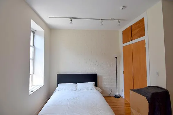 Rented by Buchbinder & Warren | media 4