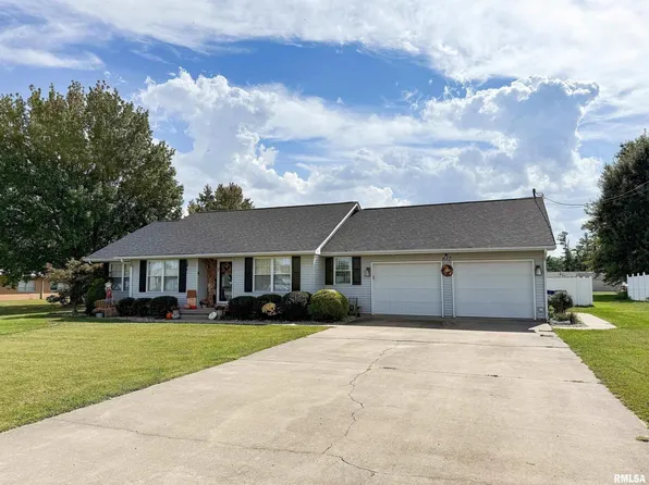 612 E 12th St, Flora, IL 62839