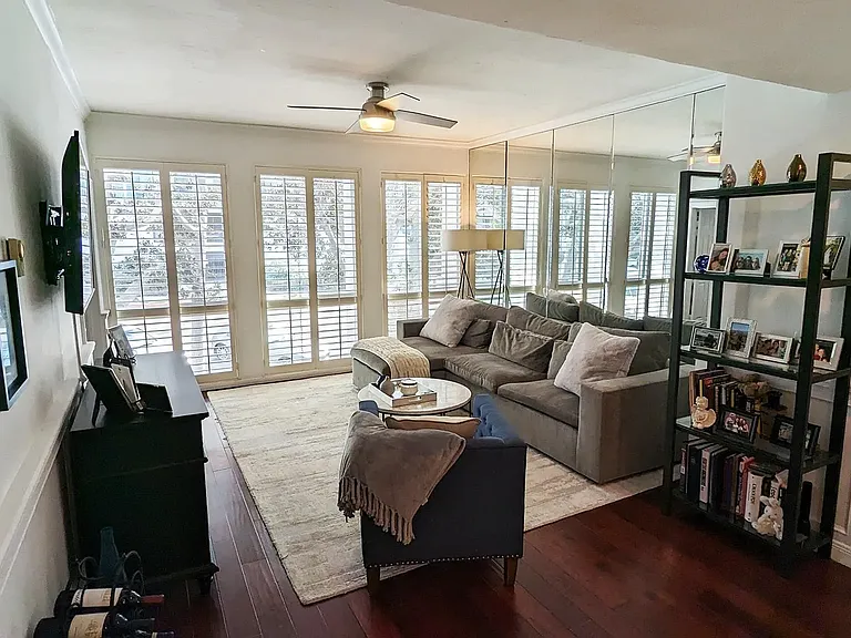 2410 Albatross St #6 — Photo 3