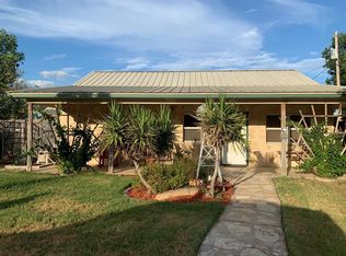 218 S Orange St, Sabinal, TX 78881