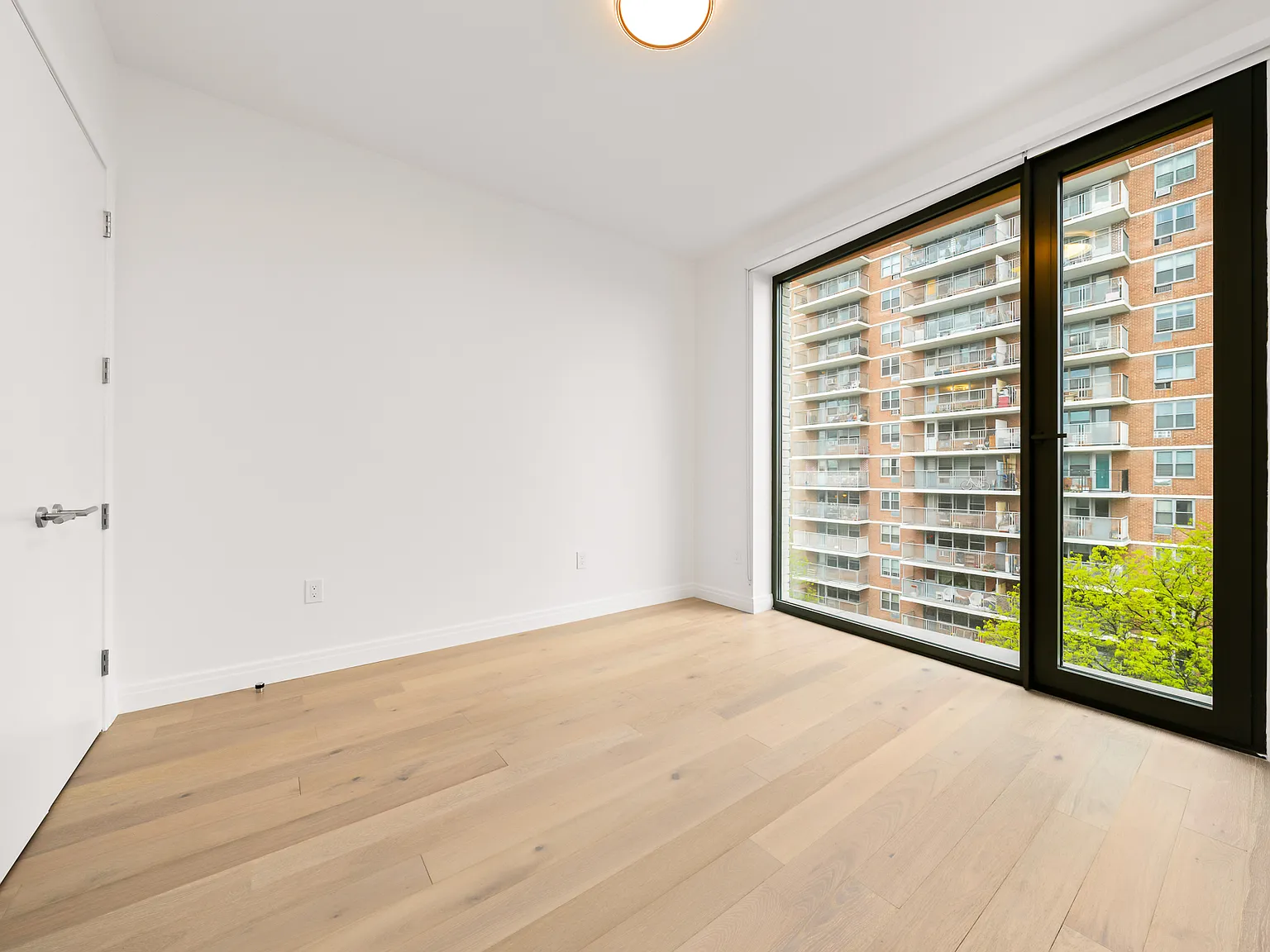 255 Lorimer Street — Photo 4