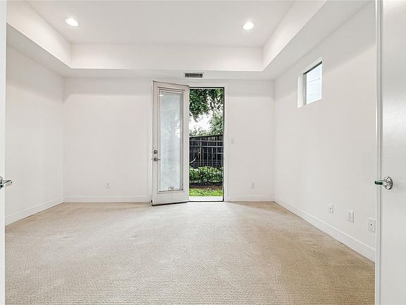 5th image of 3212 Lamar St