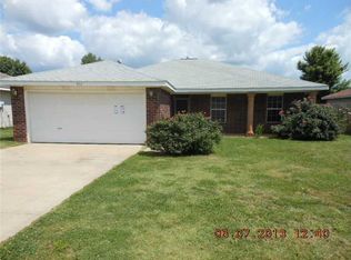 402 Hatfield Ln, Springdale, AR 72764
