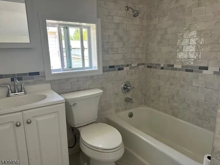 70 Chestnut St #2 — Photo 10