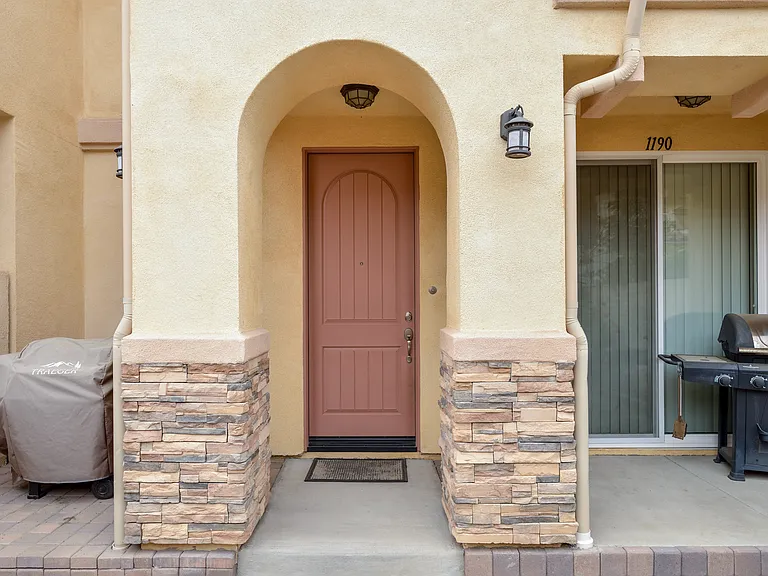 1190 Vista Canyon Ln — Photo 2