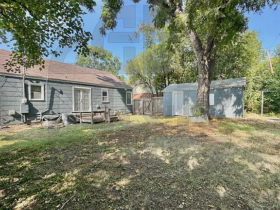 5th image of 3615 E Oneida Ave