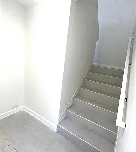 3911 Jamieson Ave — Photo 2