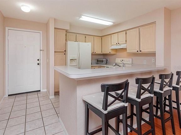 4th image of 14013 Fairway Island Dr APT 433