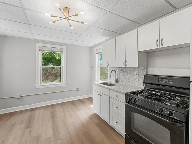 858 Market St — Photo 15